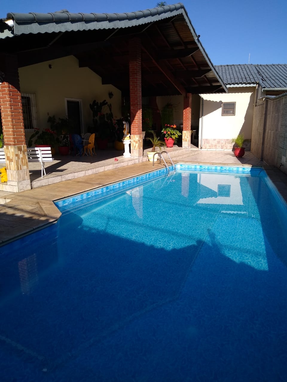 VENDO CASA COM 02 TERRENOS E P